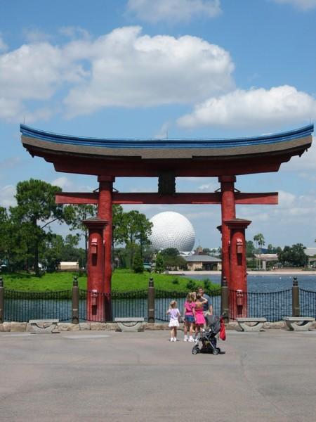 Gateway at Japan 1.JPG